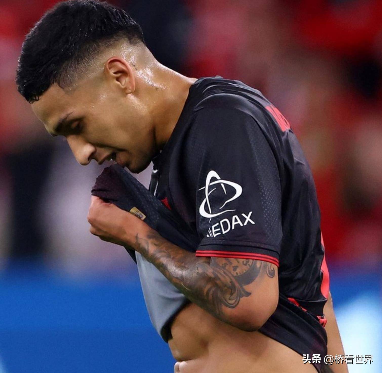 关键时刻勒沃库森单刀错失:德甲节点到来,管理层满意,医务组通报恢复 关键时刻勒沃库森单刀错失:德甲节点到来,管理层满意,医务组通报恢复